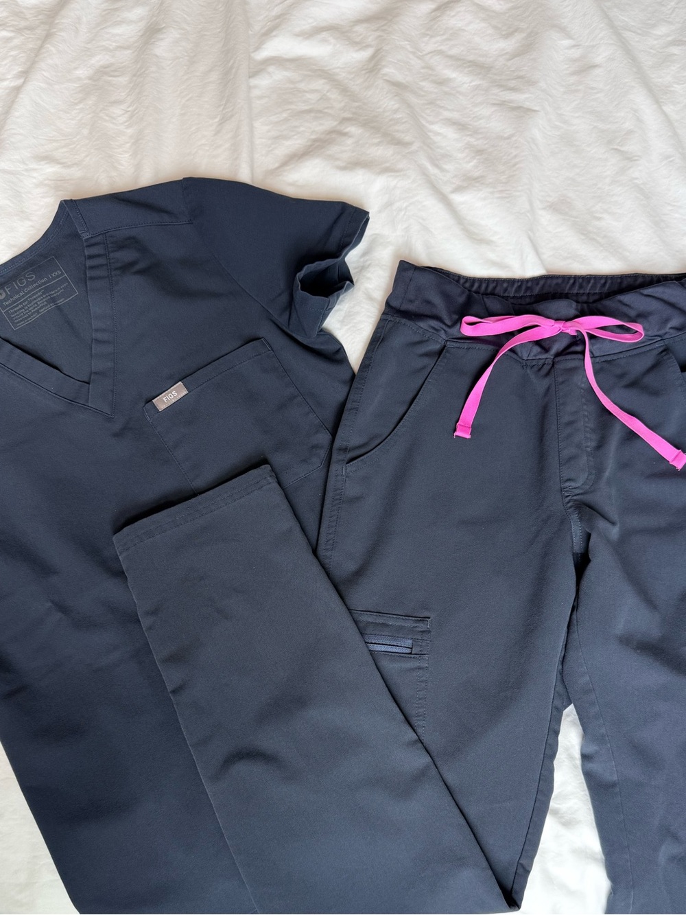 FIGS Women's Navy (night sky) scrub set - Picture 3 of 3